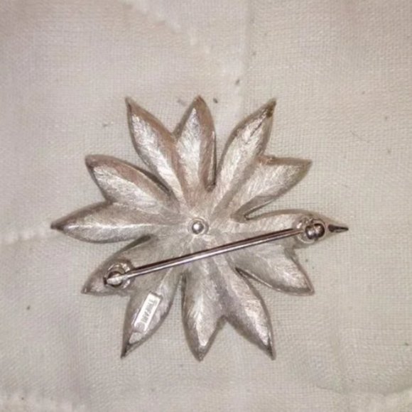 Vintage Silver Flower Pin - Picture 3 of 3